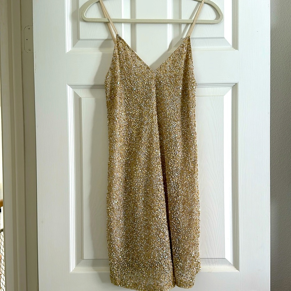 NWT Alice and Olivia Gold Sequin shift dress Size 2